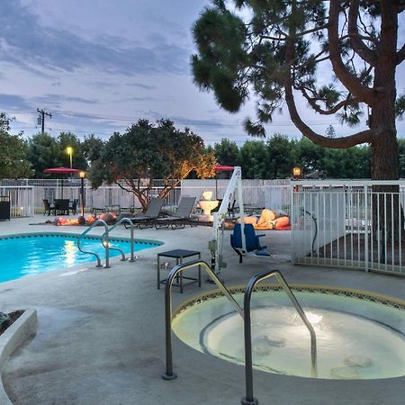 Готель Courtyard By Marriott Oxnard/Ventura Екстер'єр фото