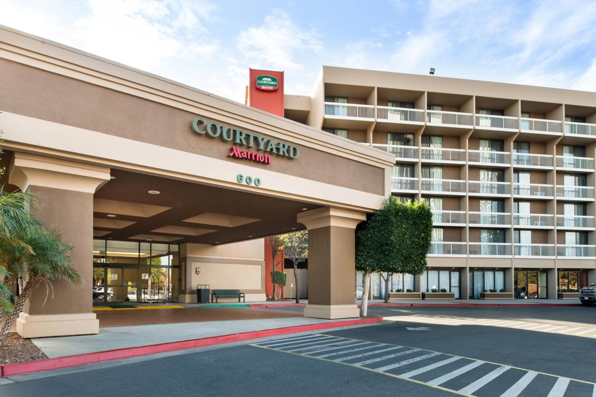 Готель Courtyard By Marriott Oxnard/Ventura Екстер'єр фото