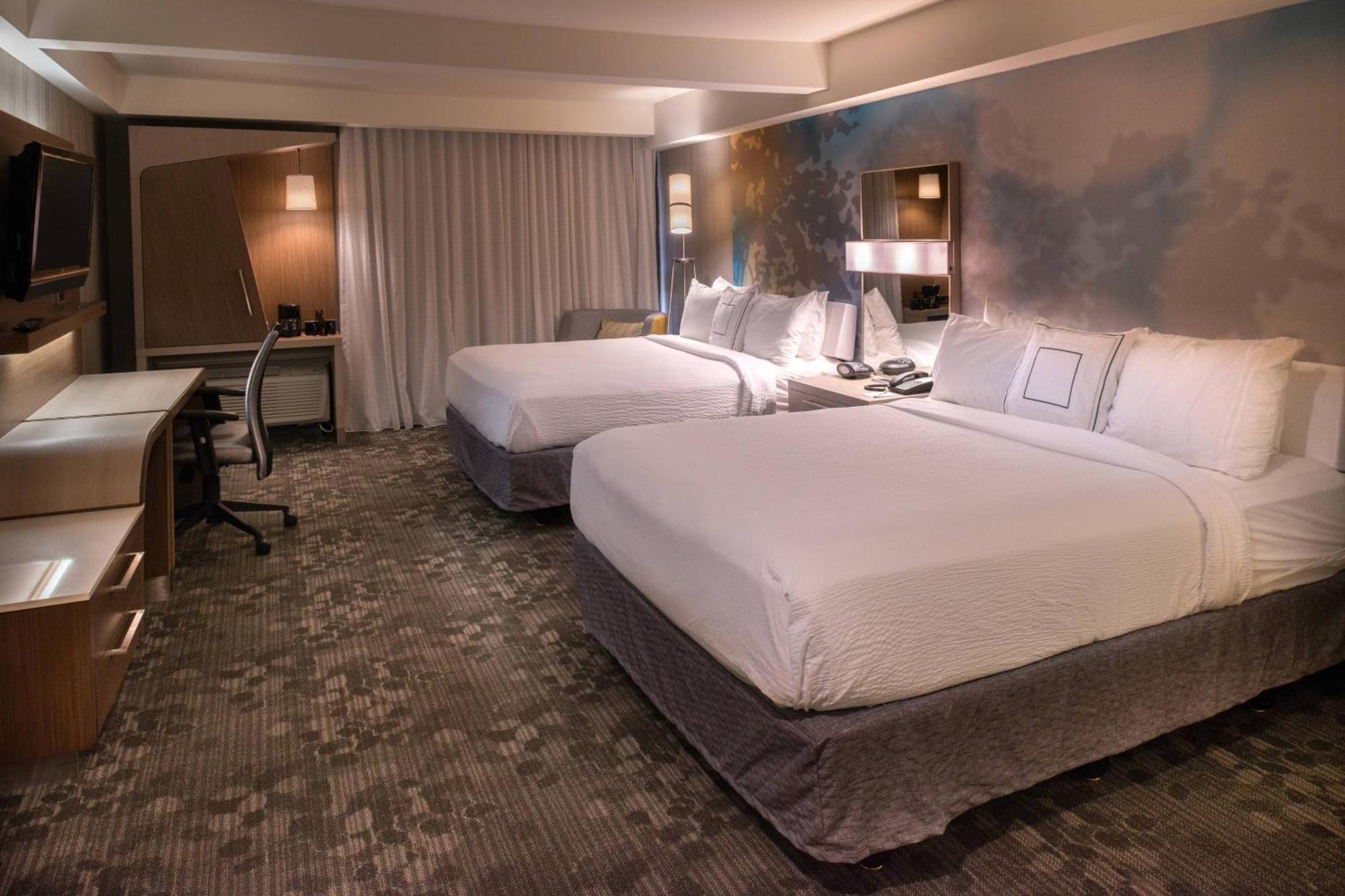 Готель Courtyard By Marriott Oxnard/Ventura Екстер'єр фото