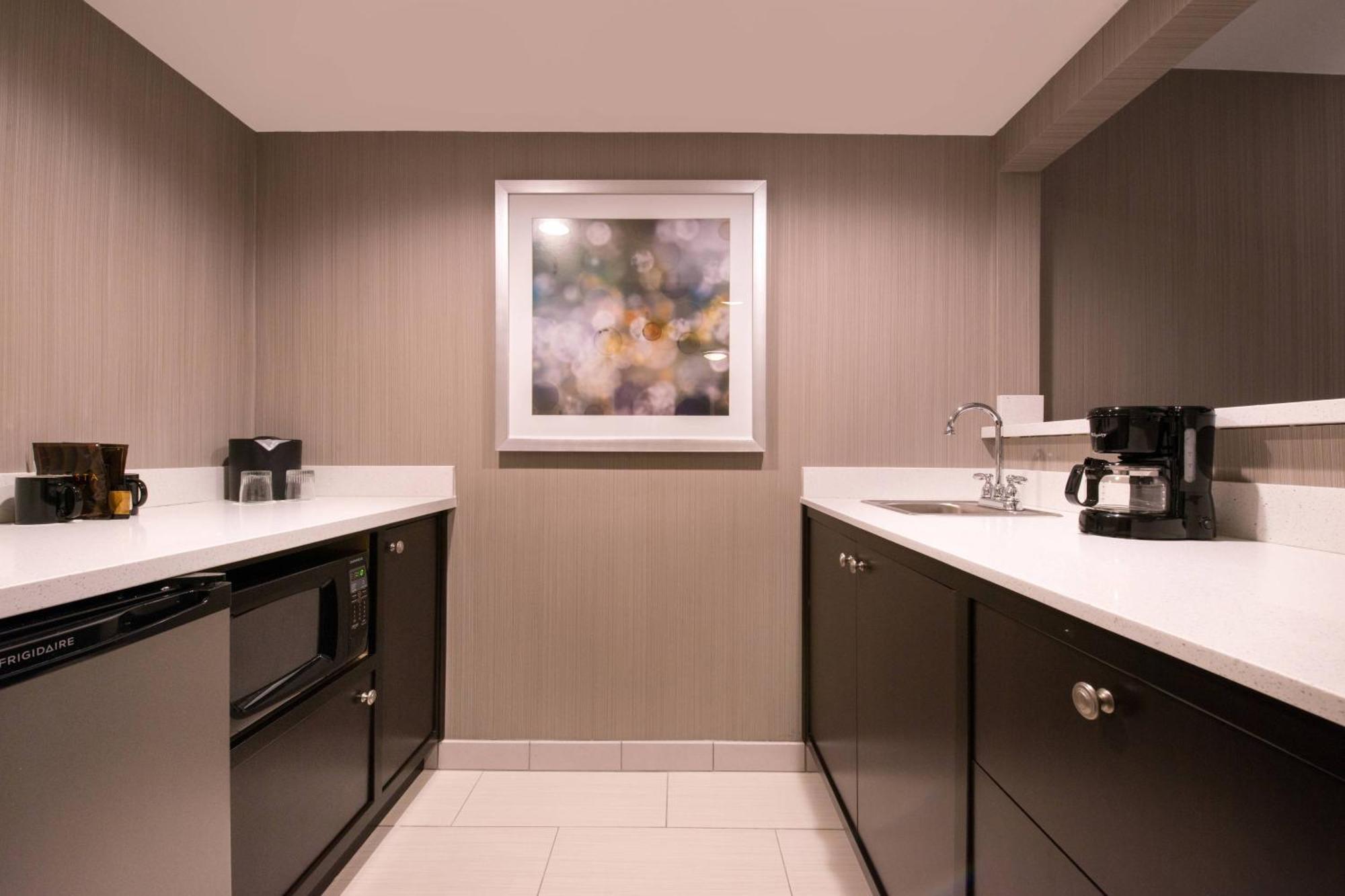 Готель Courtyard By Marriott Oxnard/Ventura Екстер'єр фото