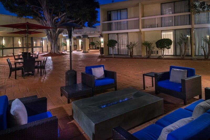 Готель Courtyard By Marriott Oxnard/Ventura Екстер'єр фото