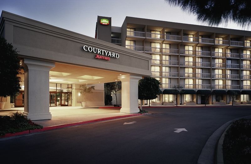 Готель Courtyard By Marriott Oxnard/Ventura Екстер'єр фото