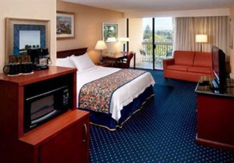 Готель Courtyard By Marriott Oxnard/Ventura Екстер'єр фото