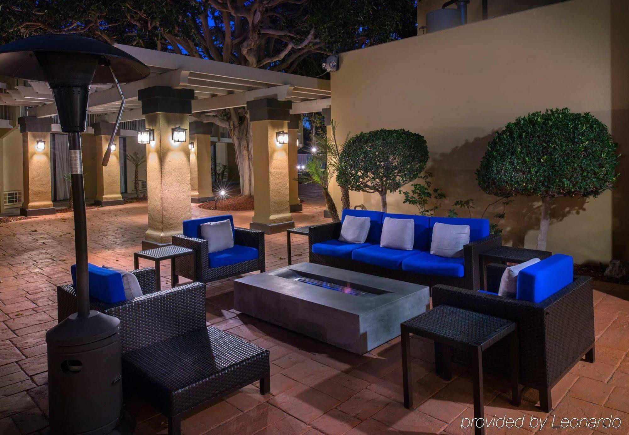 Готель Courtyard By Marriott Oxnard/Ventura Екстер'єр фото