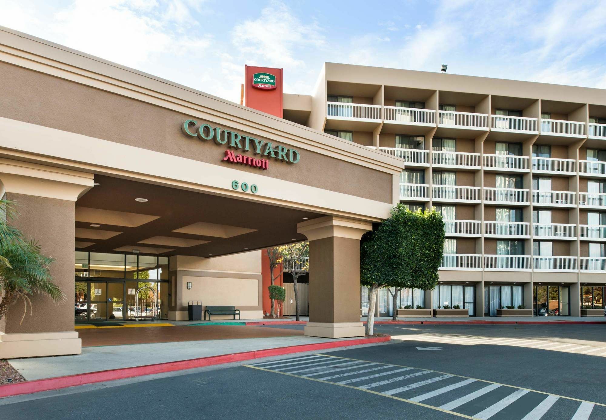 Готель Courtyard By Marriott Oxnard/Ventura Екстер'єр фото